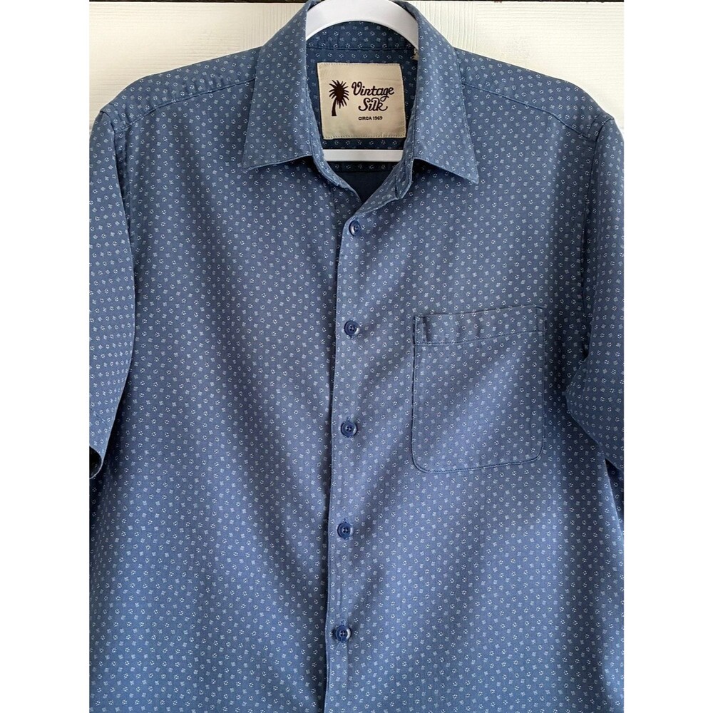 100% Silk Shirt Mens M Blue Geometric Print Short Sleeve Resort Wear Vacation - Picture 3 of 10